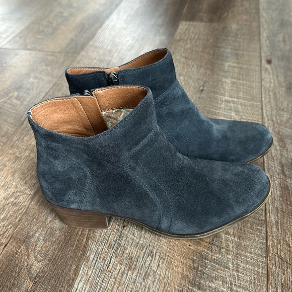 Lucky Brand Brolley Ankle Boot / Booties Navy leather zip boots. - Picture 3 of 15